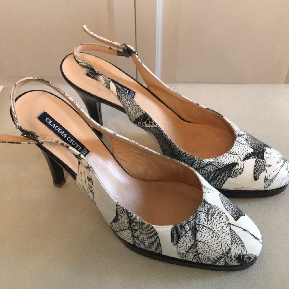 Claudia Ciuti beige/black 4” heels, sling back